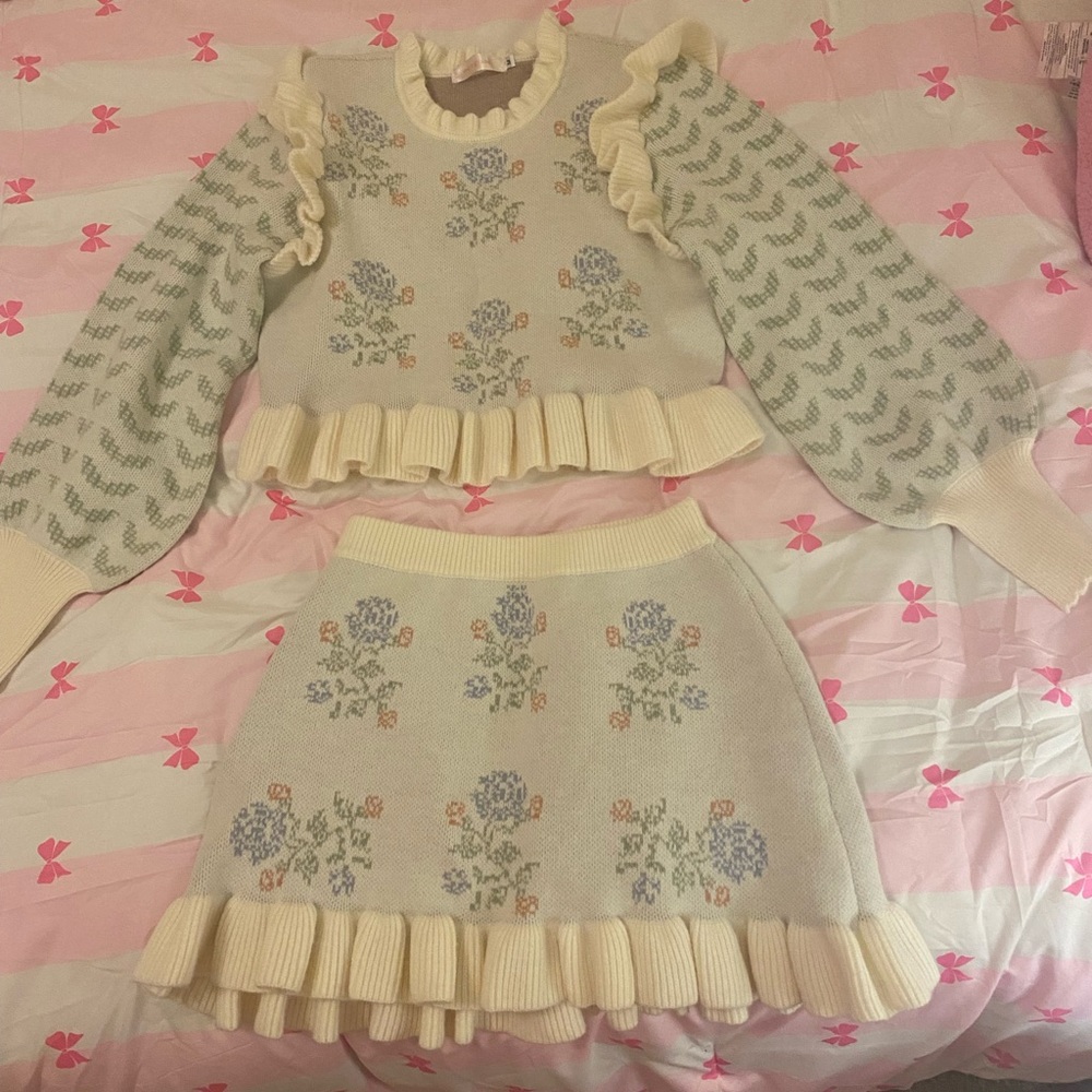 Mûre Grand skirted sweater set